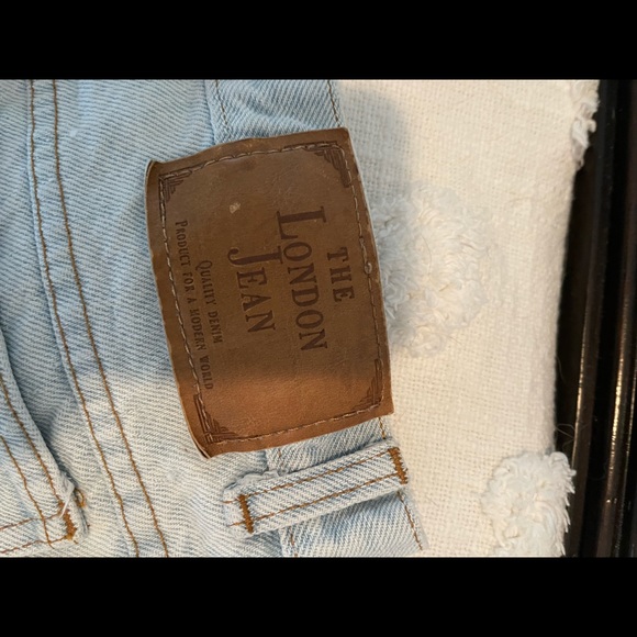 90’s Jean Shorts size 8, bought form Victoria’s Secrets - Picture 3 of 4